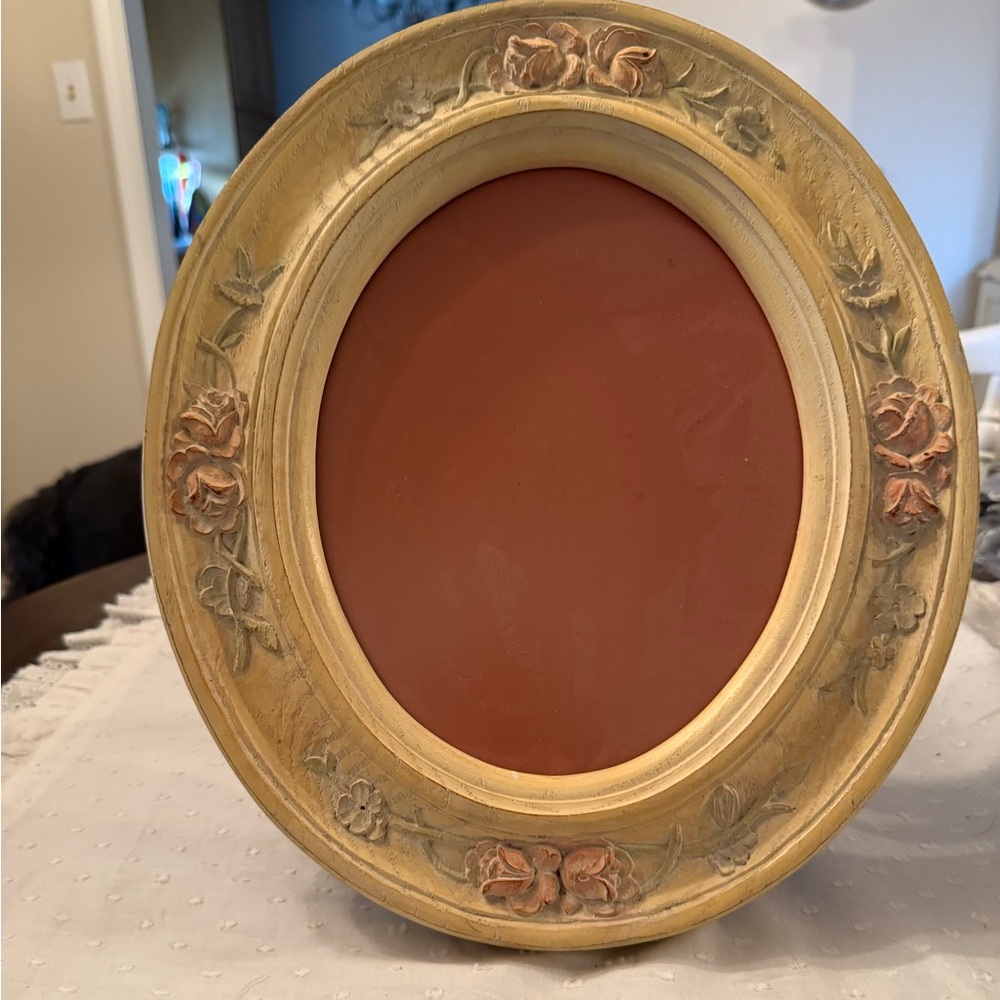 Vintage look Floral Oval Picture Frame - Cream and Tan / Dry erase board